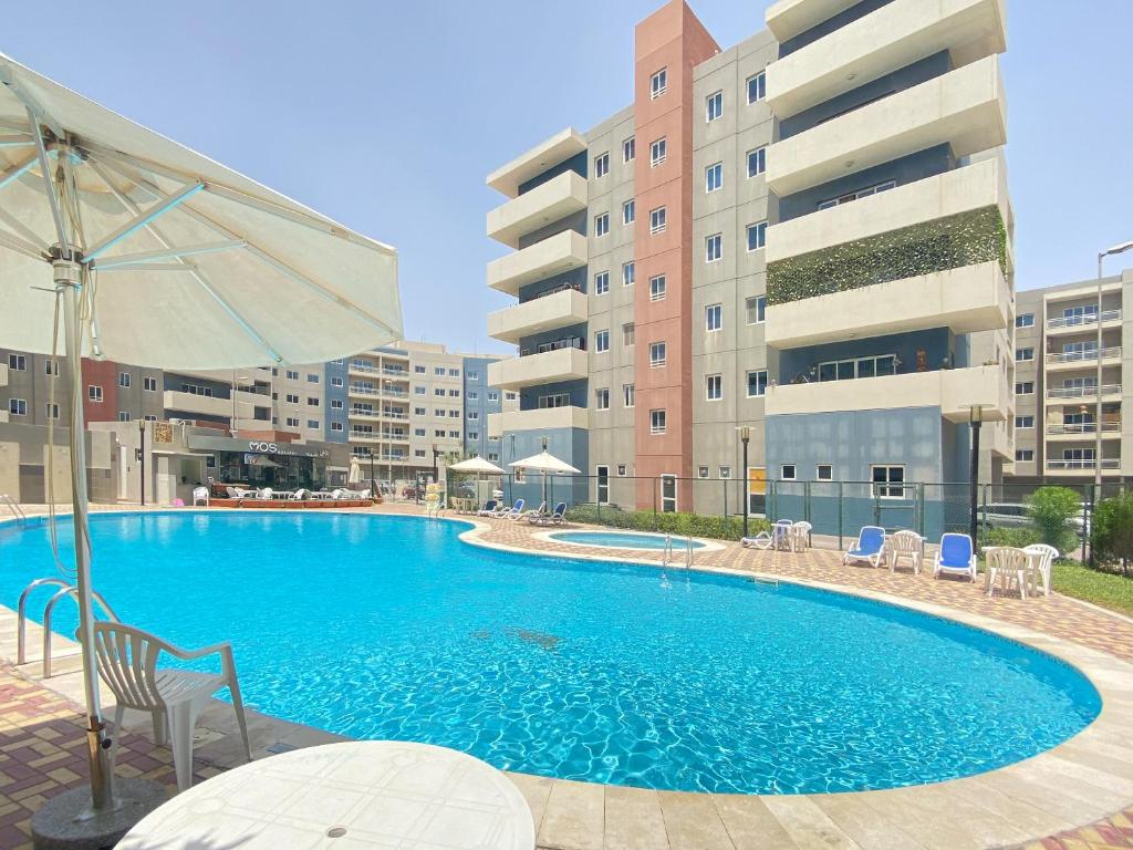 Modern Oasis - Elegant Cave - Family Heaven - Designer's Paradise - 10 min away from Abu Dhabi Airport, Yas Island, Formula 1, Ferrari World, SeaWorld, Warner Bros World photo 1