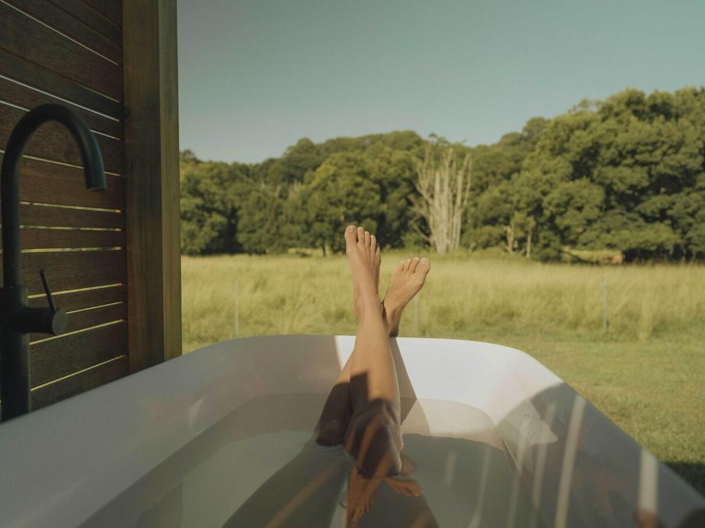 Luxe nature escape - outdoor bath - Byronshire photo 4
