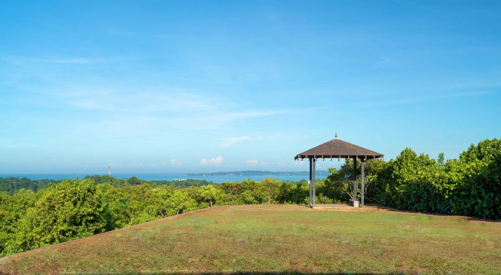 Mount Cinnamon - 4BR Private Villa in Mirissa - Pool & Garden - Tap to explore photos