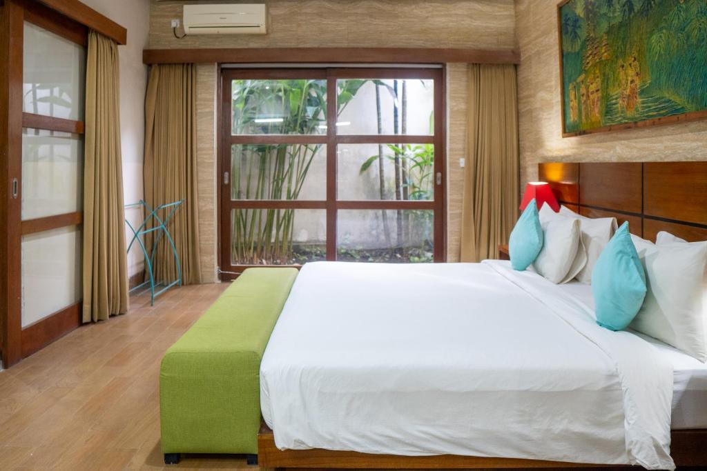 The Green Zhurga Suite Seminyak - Tap to explore photos