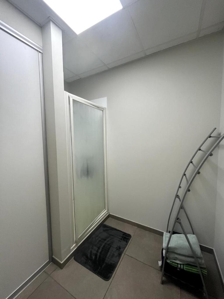 Modern apartment photo 3