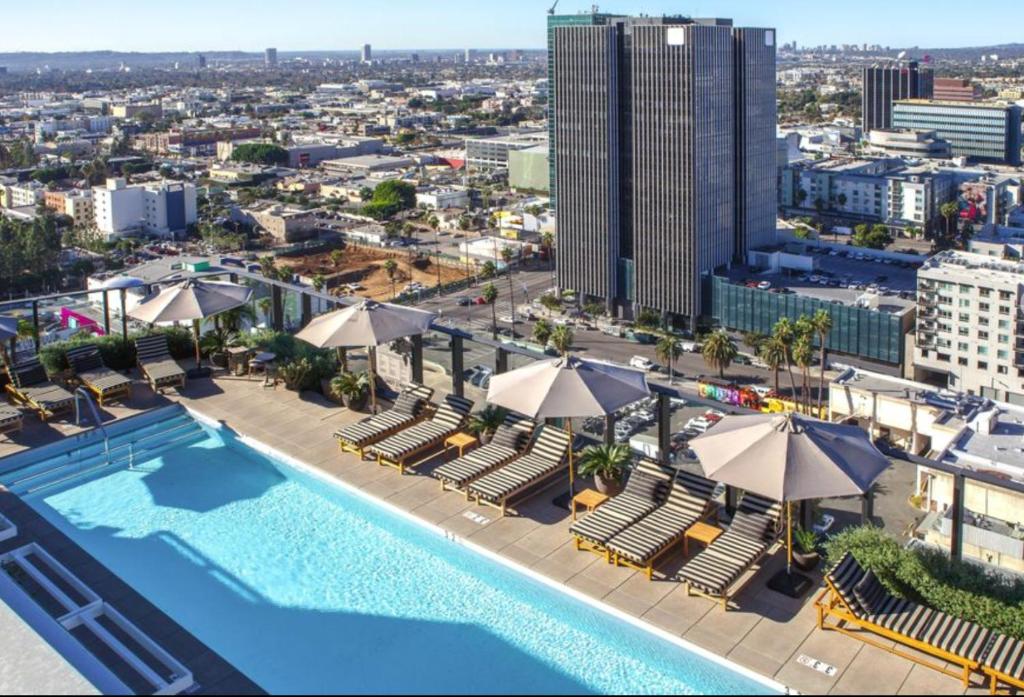 Rooftop Pool Modern 2BR, 2BA - Panoramic Hollywood views