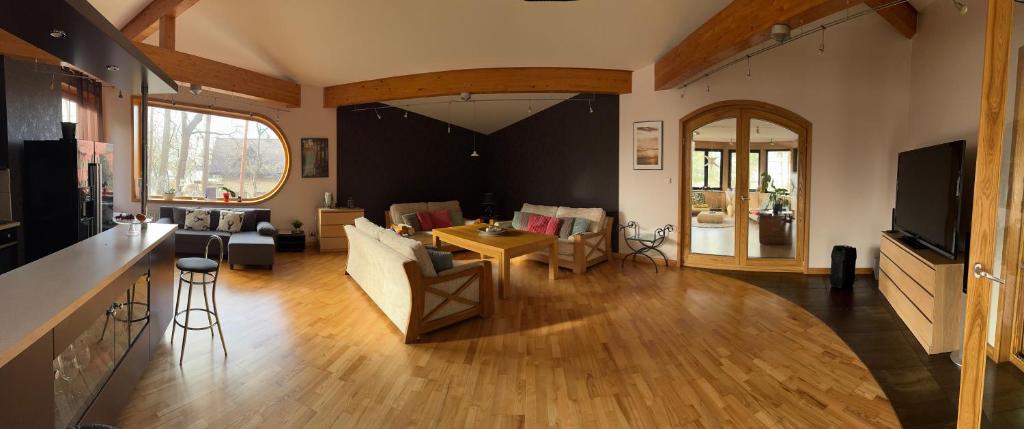 Wildwood Spa Villa - Tap to explore photos