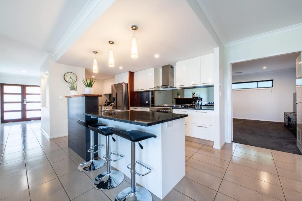 Lakeside Haven - Homely Charm Close to Dubbo Zoo photo 2