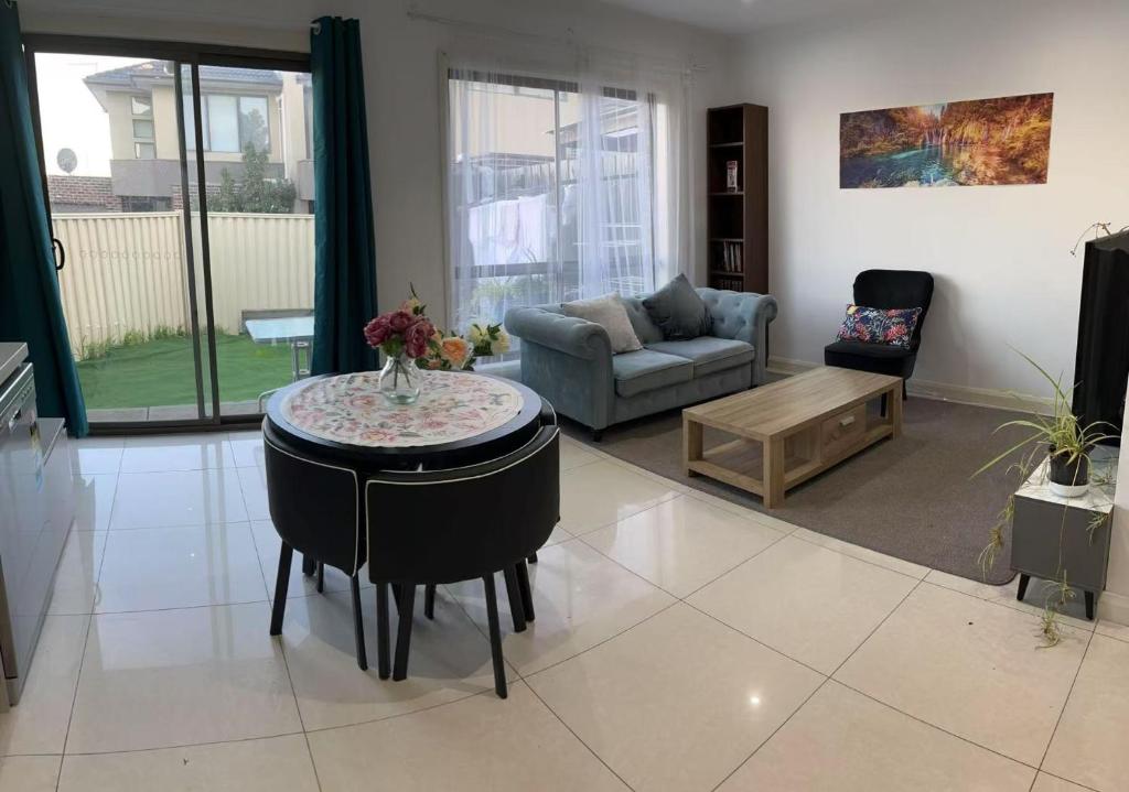 Style Holiday Home with 3 Bed rooms photo 3