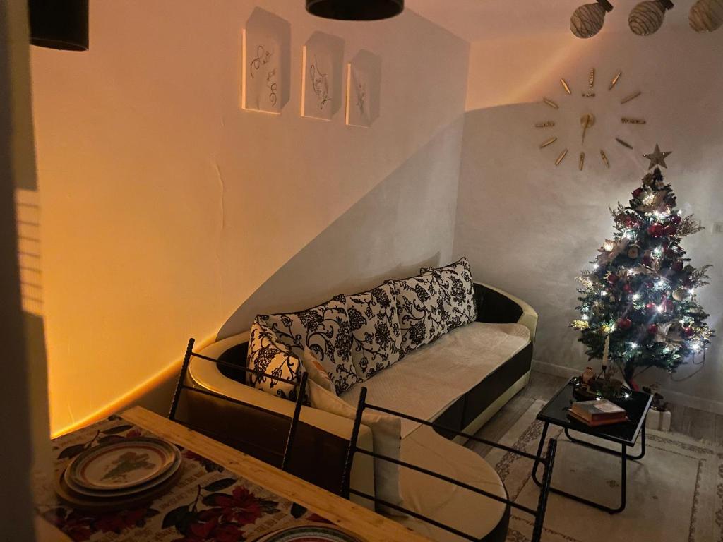 Romeo apt with private garden photo 4