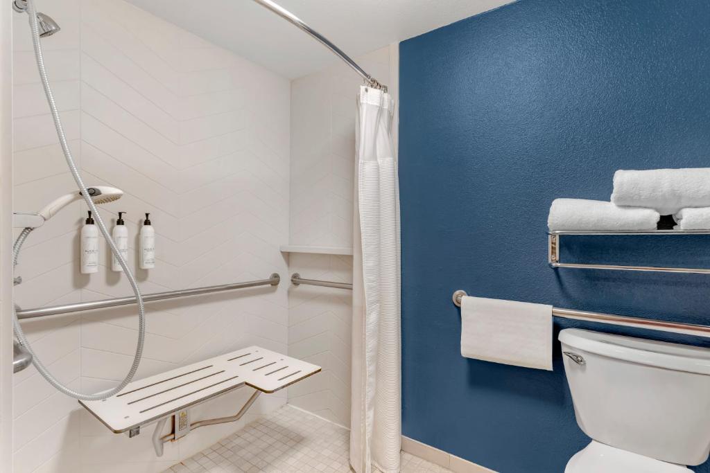 Country Inn & Suites by Radisson, Modesto/Salida - Tap to explore photos