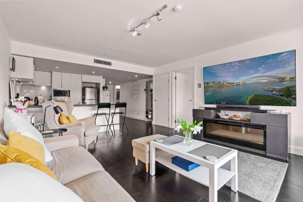 Stylish 2BR Finger Wharf Getaway photo 1