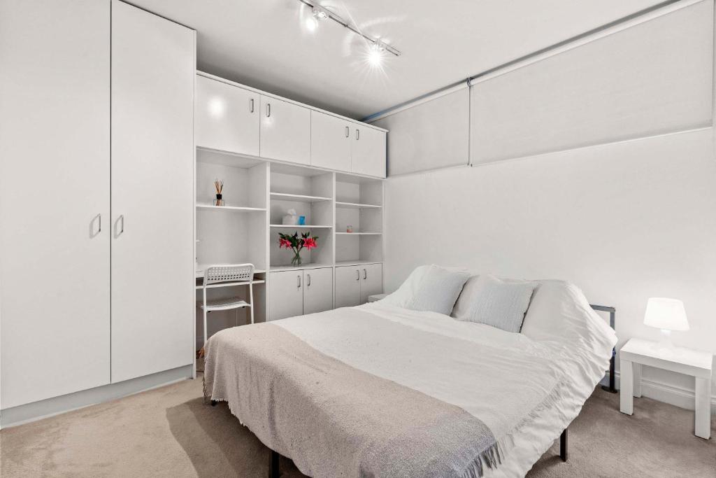 Stylish 2BR Finger Wharf Getaway photo 2