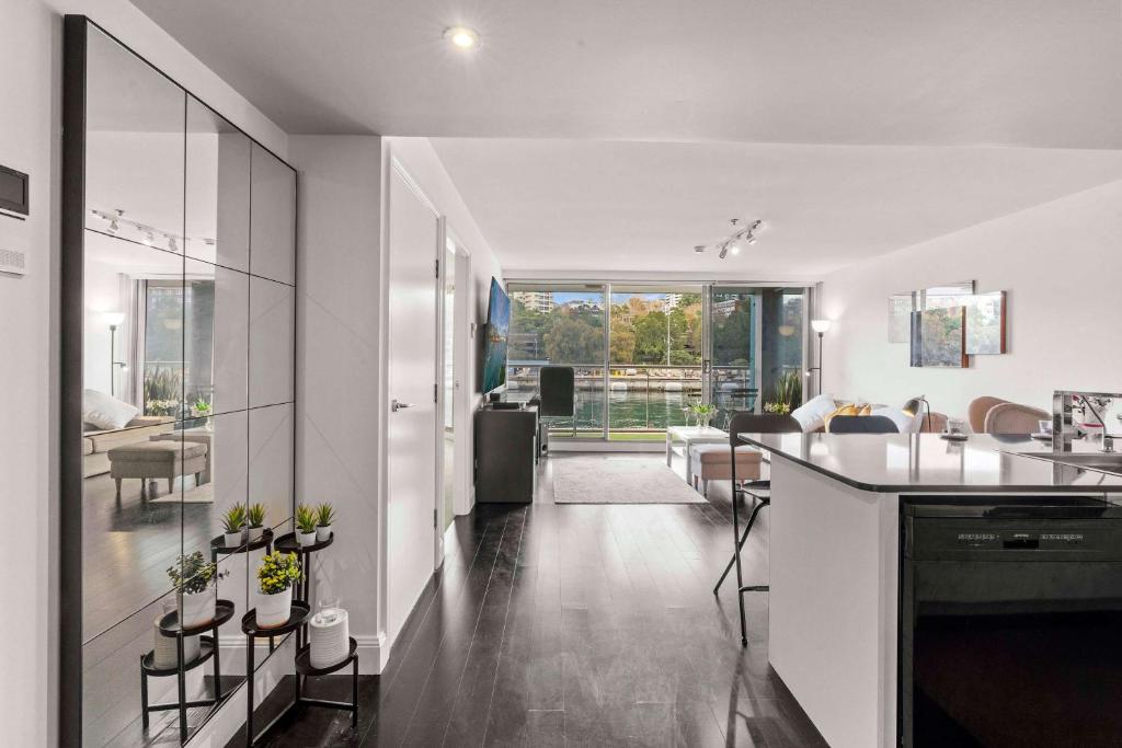 Stylish 2BR Finger Wharf Getaway photo 4