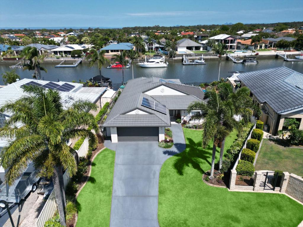 Topsail Tides Absolute Canal Waterfront Banksia Beach