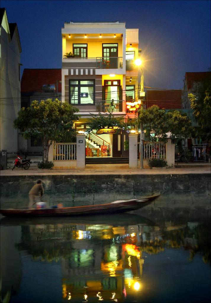 Đông Nguyễn Riverside Homestay