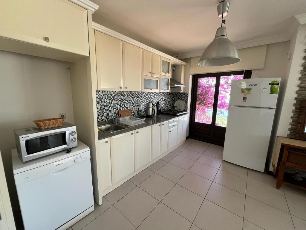 Derya Beach Apartment - Tap to explore photos