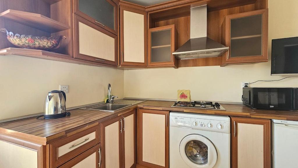 Bayil Boulevard apartments, flat 5 photo 1