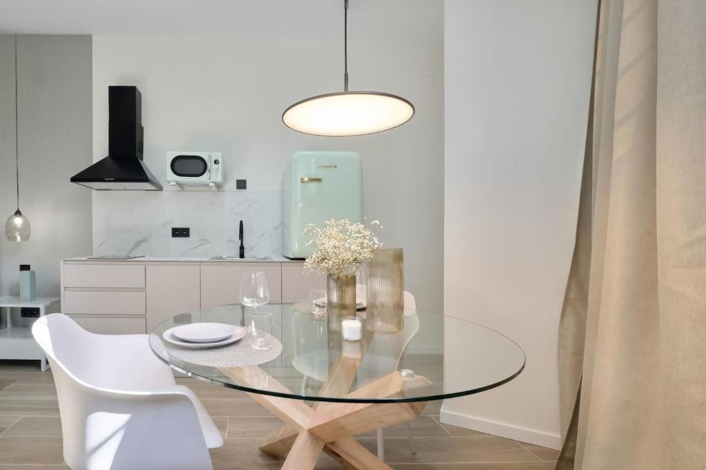 Romantic Apartment N2 Oceanografico Virkin Suites - Tap to explore photos