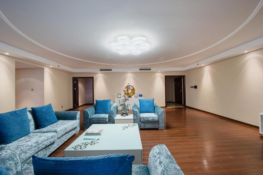 Апартаменты (Улучшенные апартаменты с 3 спальнями), Beijing Baifuyi Hotel