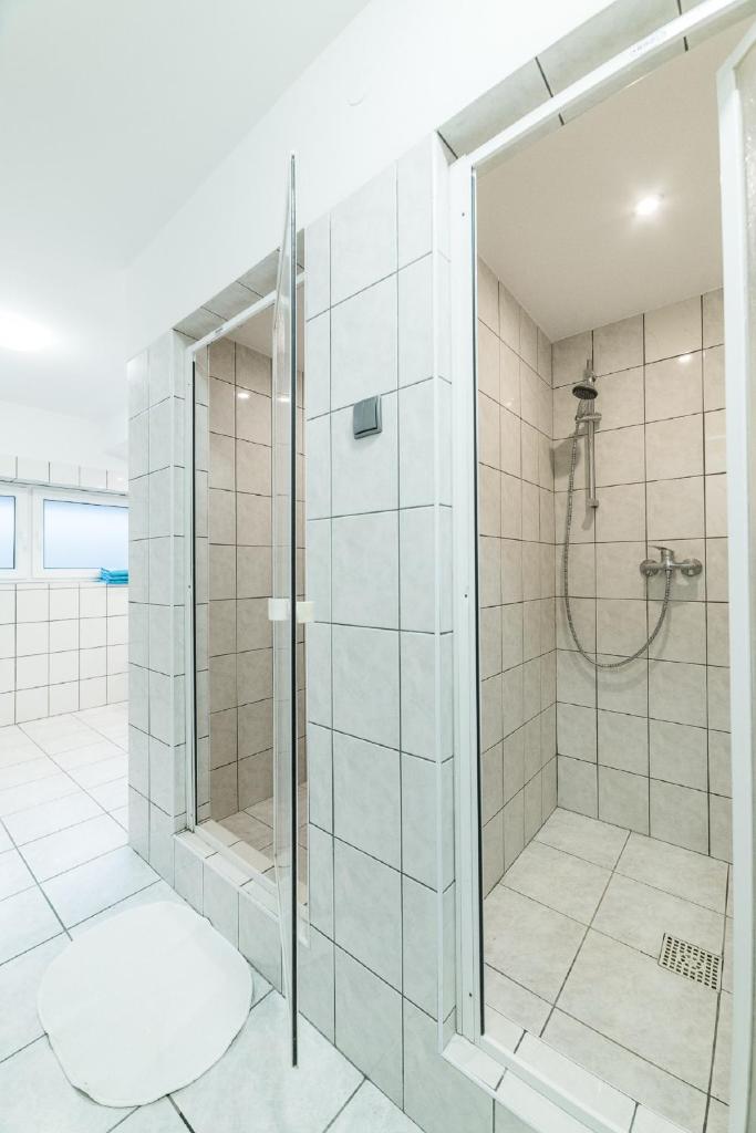Номер (Шестиместный номер с собственной ванной комнатой), Hostel Filip 2