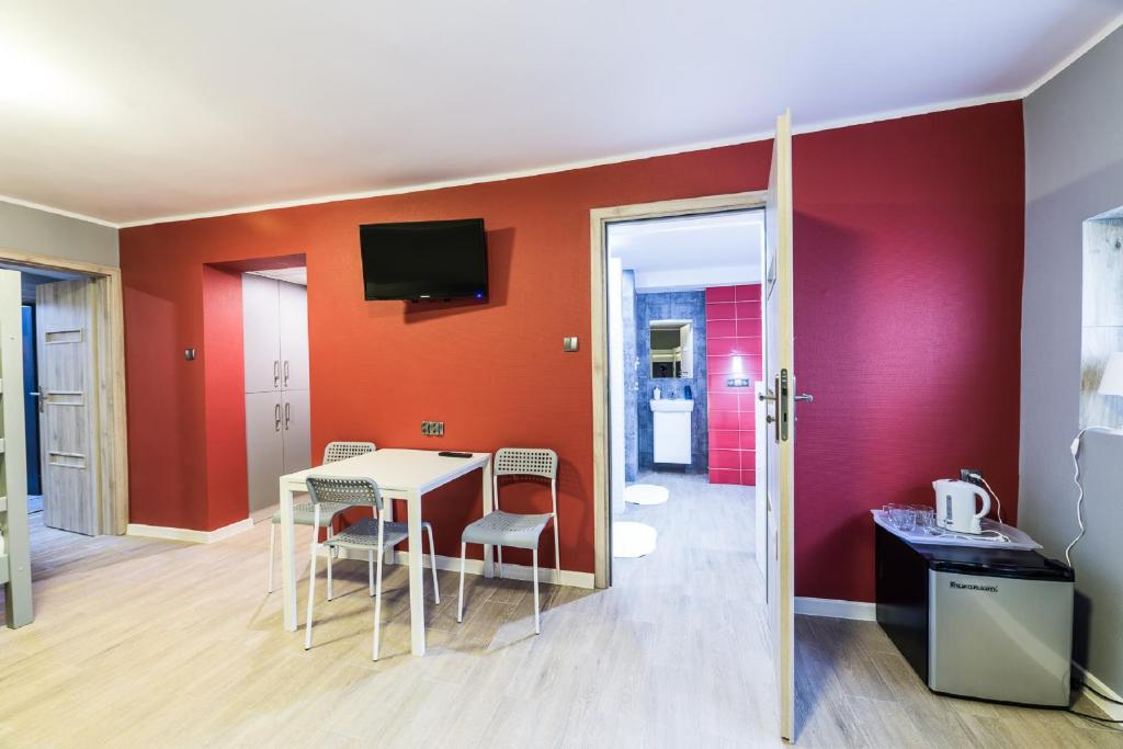 Номер (Восьмиместный номер с собственной ванной комнатой), Hostel Filip 2