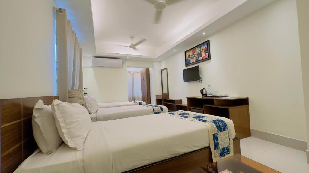 Royal Living Hotel & Suites photo 1