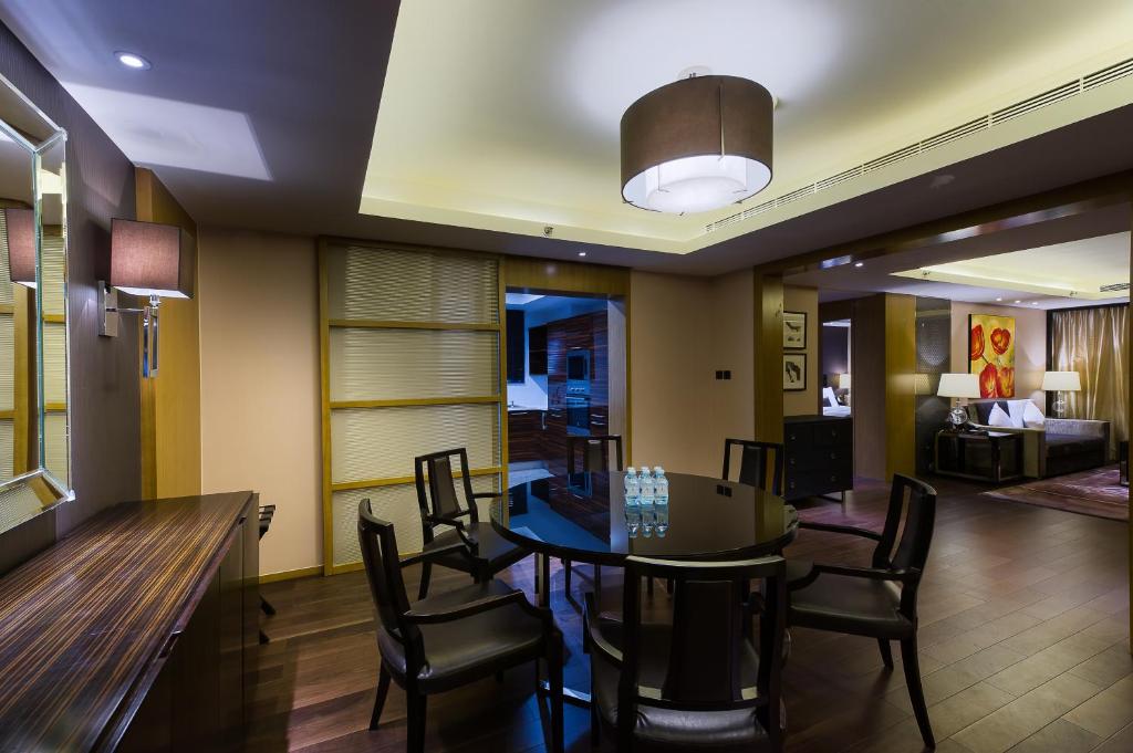 Сьюит (Суперлюкс с 3 спальнями — Для некурящих), Lee Garden Service Apartment