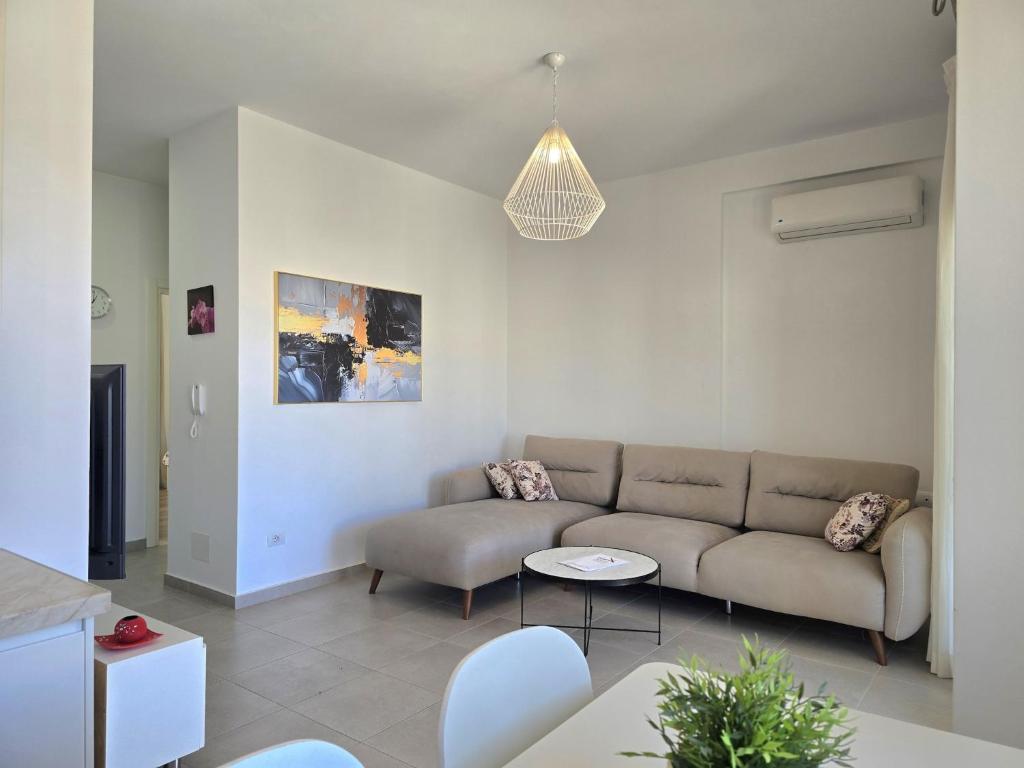 Modern Beachside Home with Dishwasher photo 2