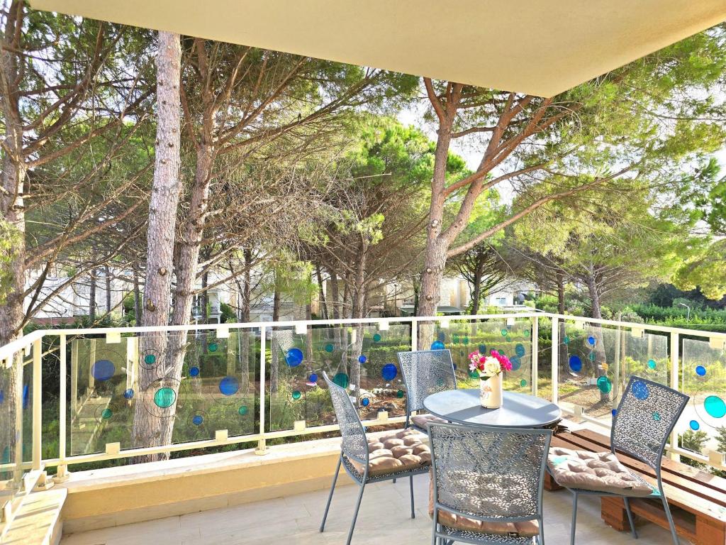 Family-friendly apartment near beach photo 3