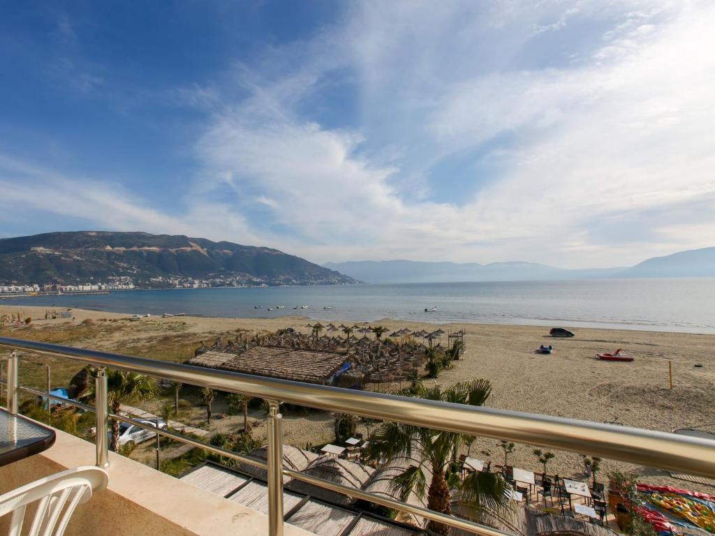 2 bedroom coastal apartment in Vlore photo 4