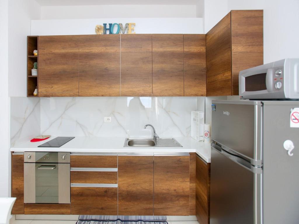 2 bedroom coastal apartment in Vlore photo 3