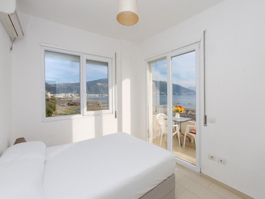 2 bedroom coastal apartment in Vlore photo 1