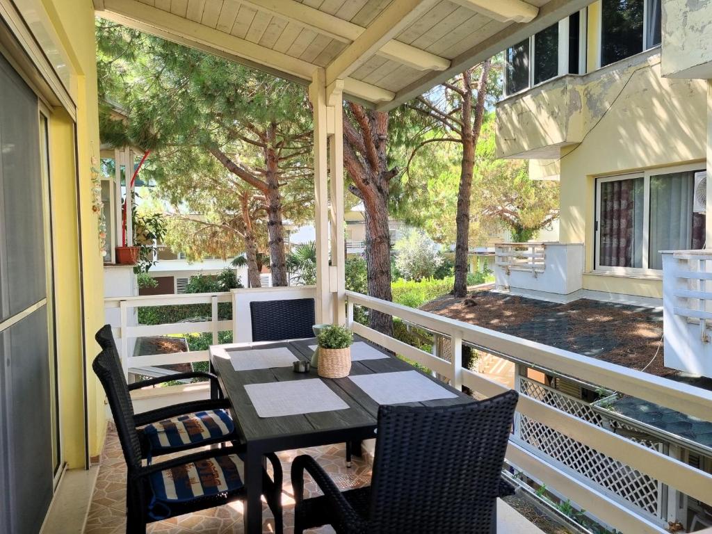 Upper-Floor Apartment in Gated Resort photo 3