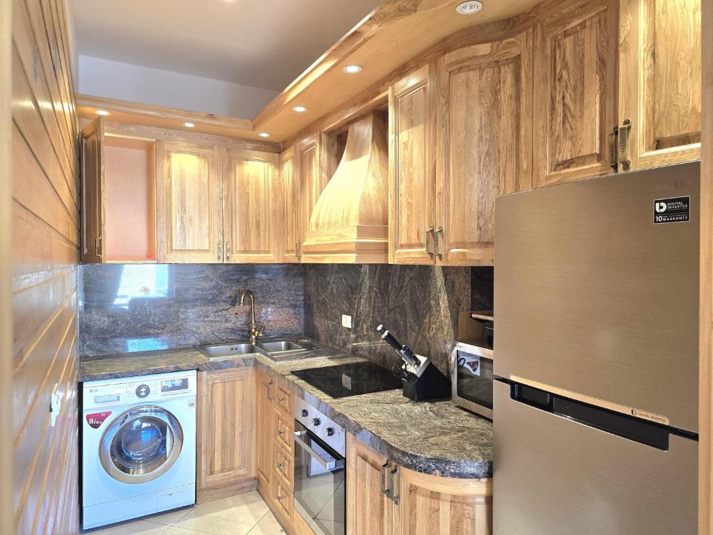 Bright apartment Near Oasis Beach photo 2