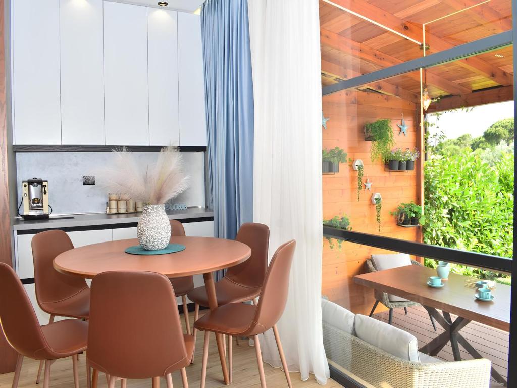 Family-Friendly Villa with Pool & Patio photo 1