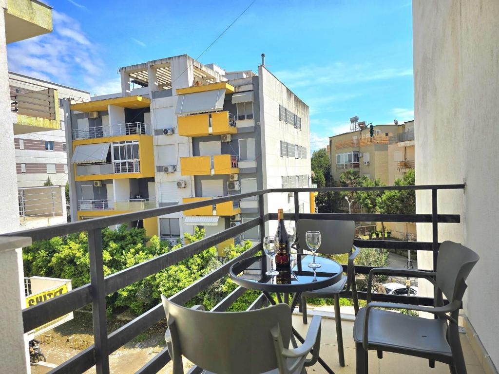 Holiday Apartment, Steps from Qerret Beach photo 3