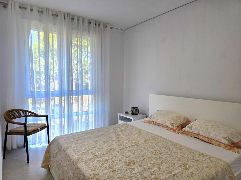 Stylish Urban Retreat with Two Bedrooms photo 3