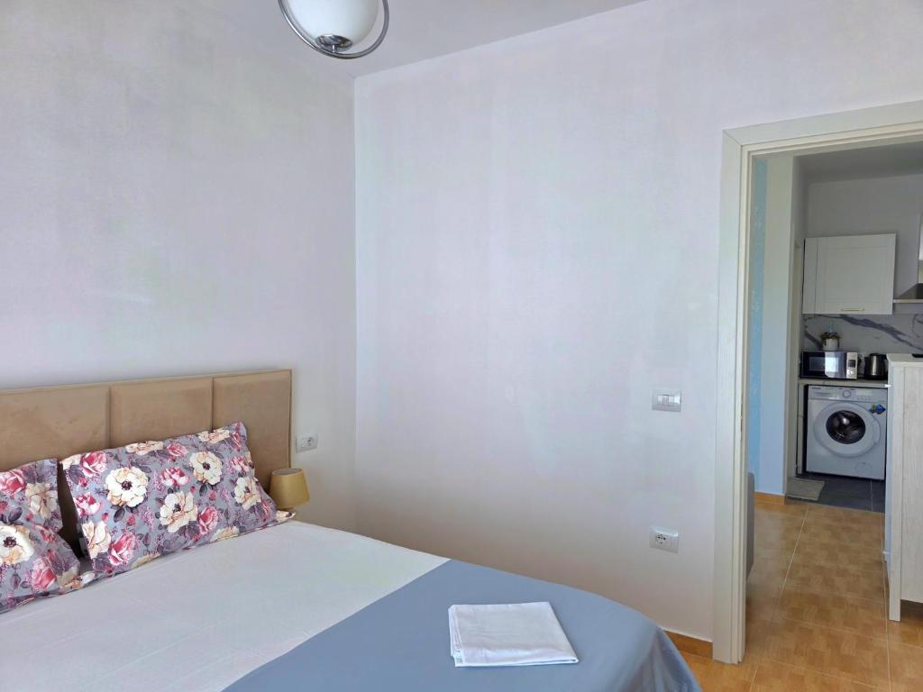 Amenity-Filled Apartment in Golem Durr s photo 2