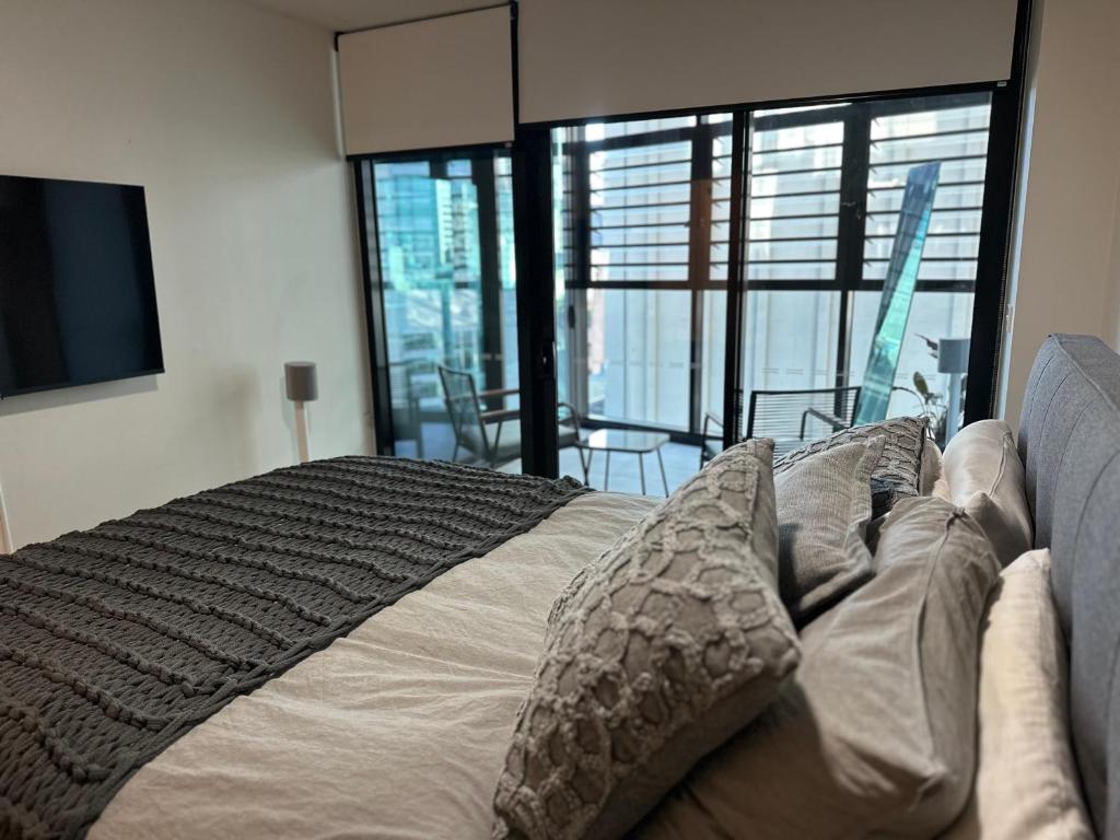 Heart of Sydney cbd furnished apartment photo 3