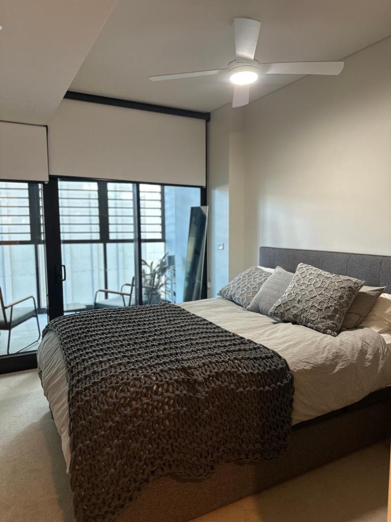 Heart of Sydney cbd furnished apartment photo 2