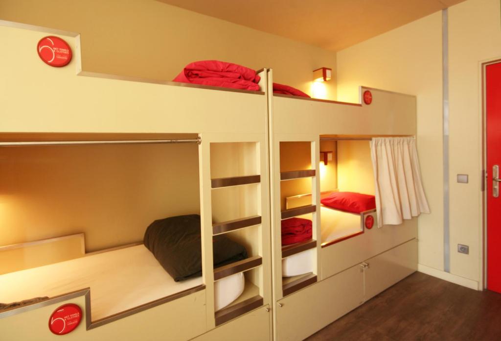 Трехместный (Трехместный номер с видом на город), PILOT Design Hostel & Bar