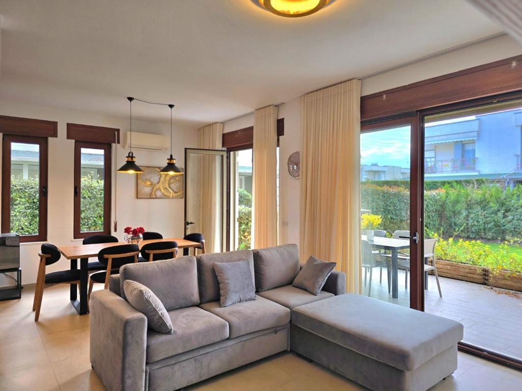 Secure & Stylish Villa in Gjiri i Lalzit photo 2