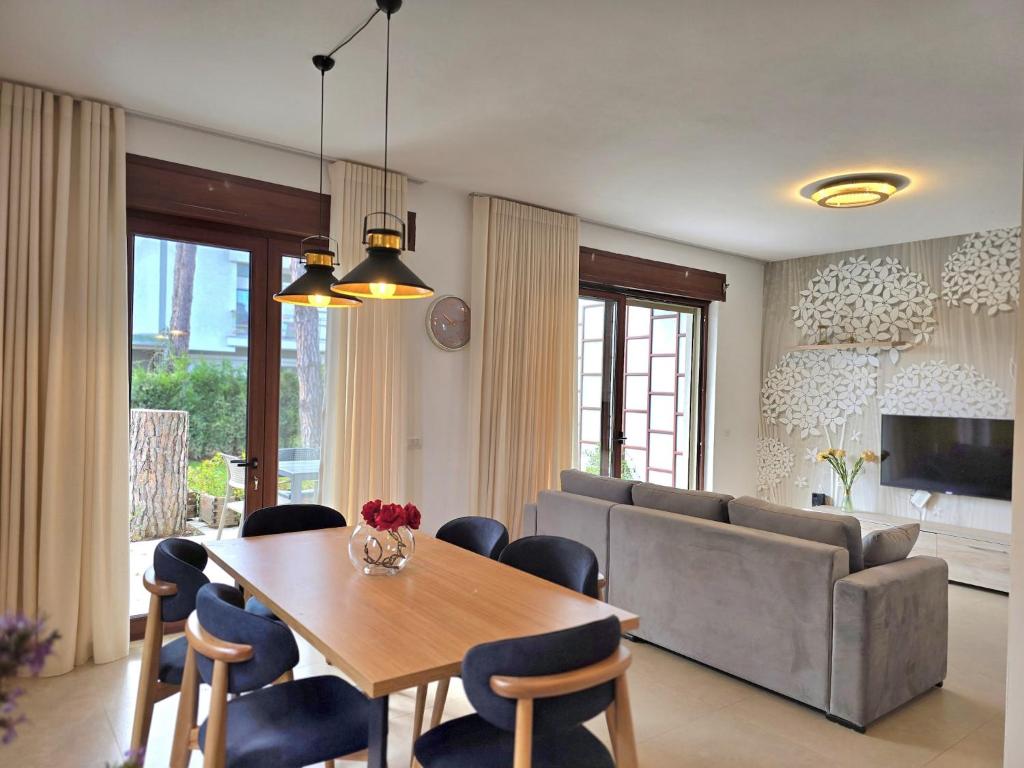 Secure & Stylish Villa in Gjiri i Lalzit photo 1