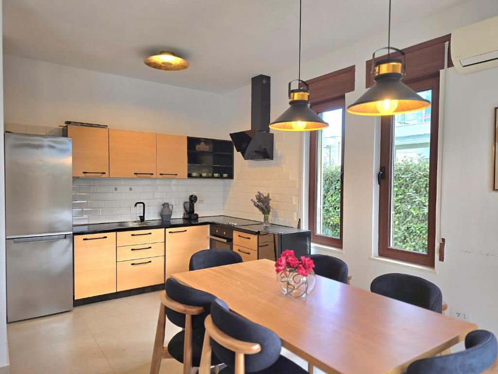 Secure & Stylish Villa in Gjiri i Lalzit photo 3