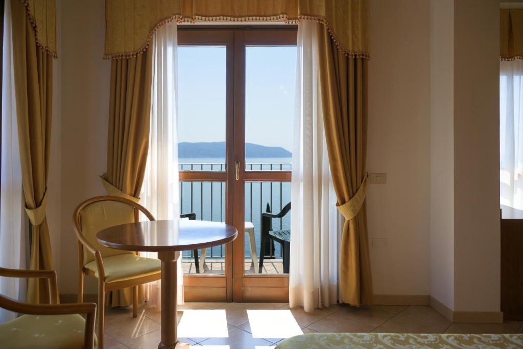 Hotel Piccolo Paradiso - Tap to explore photos
