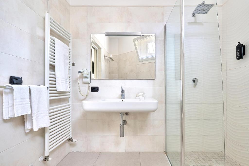 Hotel San Giovanni - Tap to explore photos
