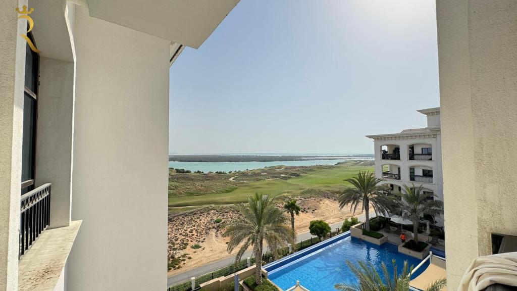 Modern 4BR Spacious Family Apartment in Yas Island