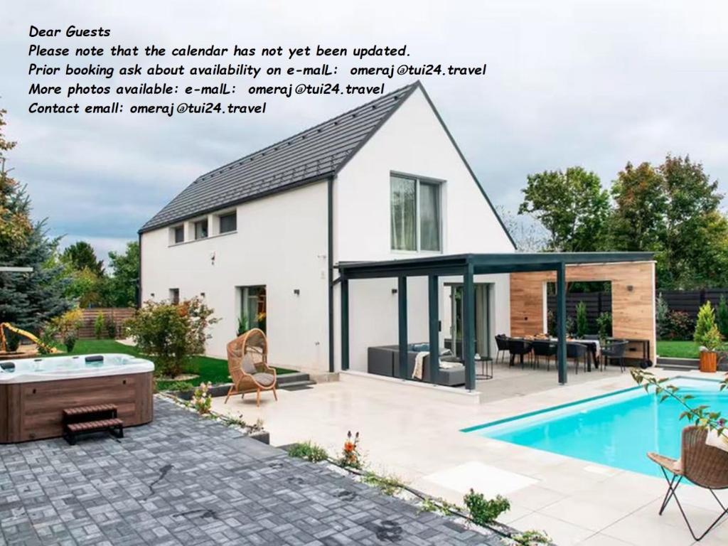 LasttMinuteBooking - Friendly Holiday Home with BBQ & Pool photo 1