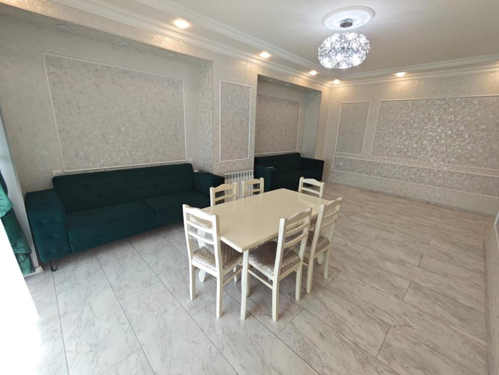 AAA apartment photo 4