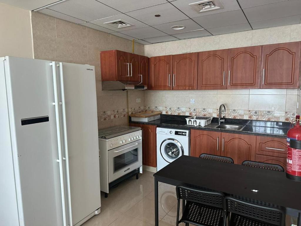 The Pearl 1-1BHK Full sea-side photo 1