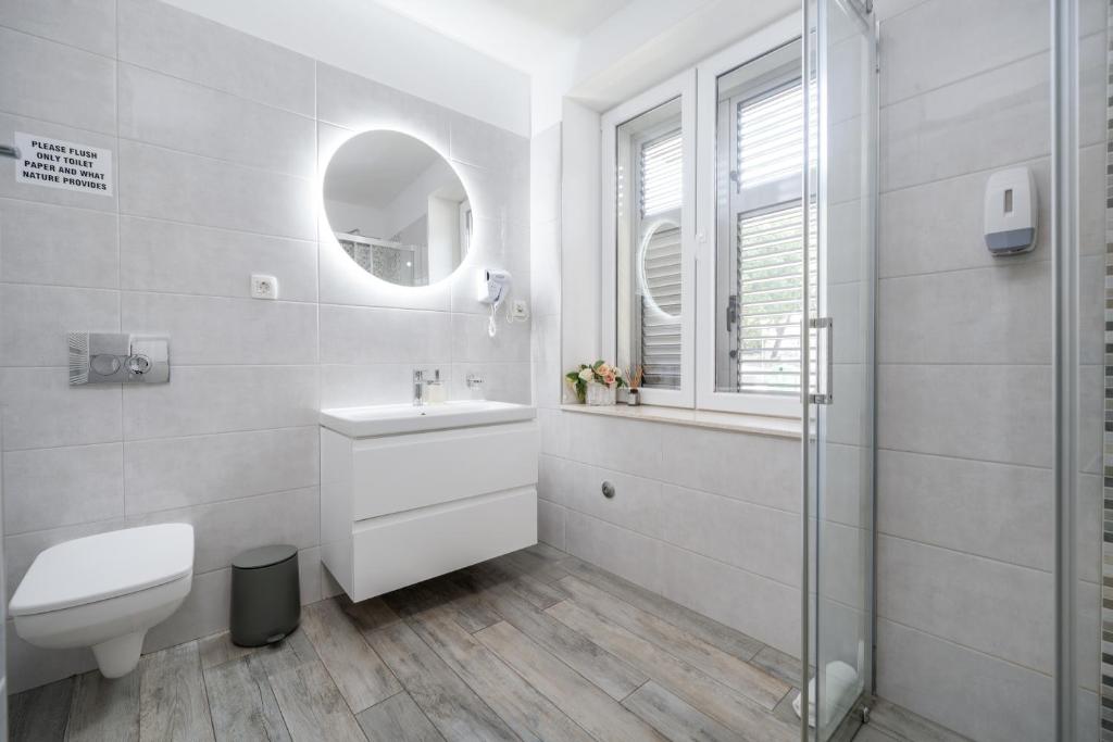 Luxury Rooms Floramye - Adults Only - Tap to explore photos