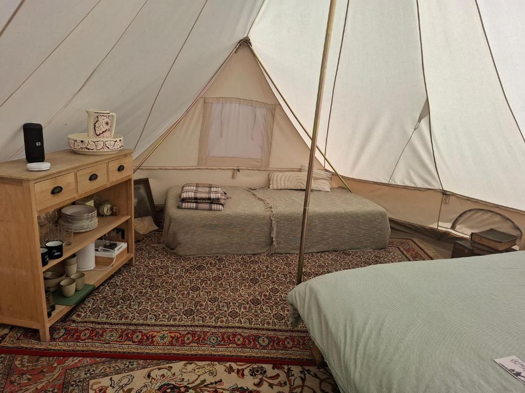 Tente glamping "Explorateurs" à la Ferme de la Chevêche photo 4