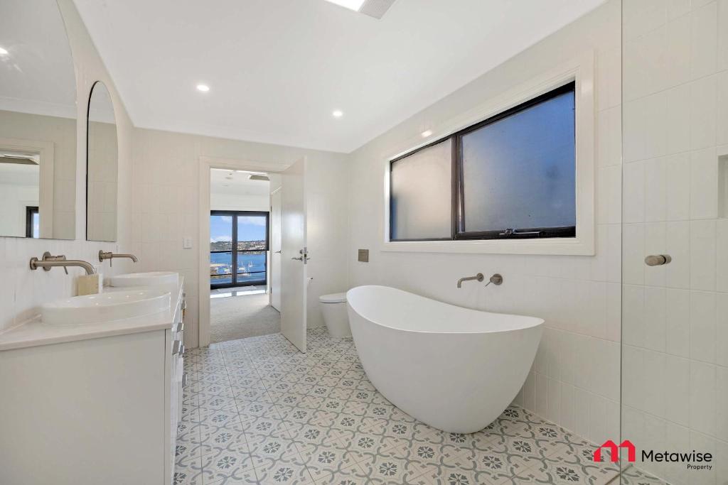 MetaWise Luxe 6 Bed Ocean View Family Home in Seaforth photo 4